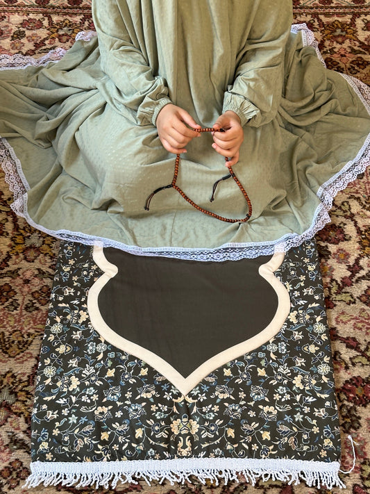 Olive set 🫒(Khimar + Rawdah Rug)