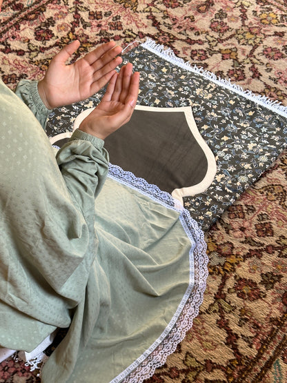 Olive set 🫒(Khimar + Rawdah Rug)